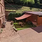 Hof Helmenhube 2 *