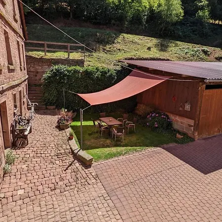 Hof Helmenhube 2 *